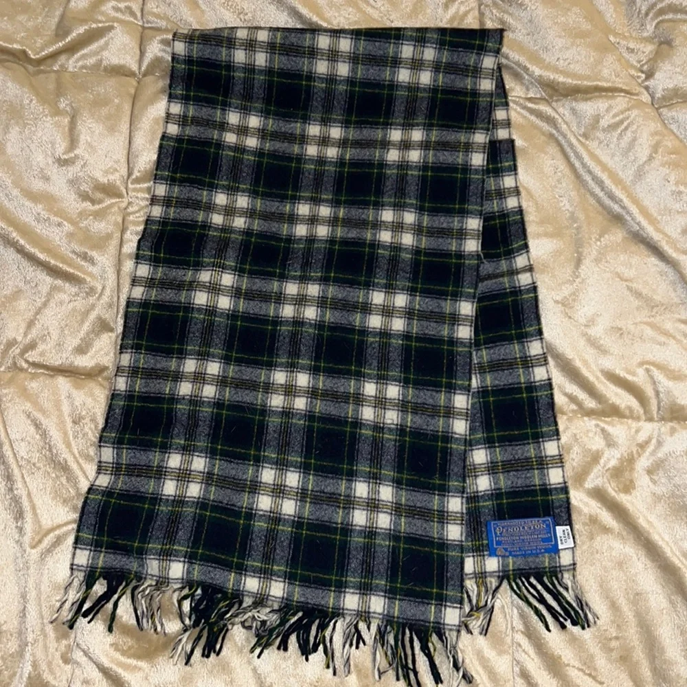 Vintage Pendleton green tartan plaid wool scarf 44” x 12”